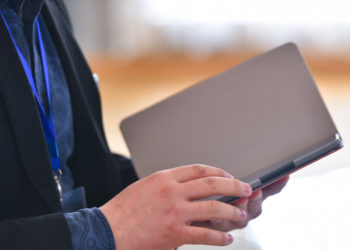 Бүгүндөн тартып мамлекеттик мекемелер электрондук документ жүгүртүүгө өтүштү