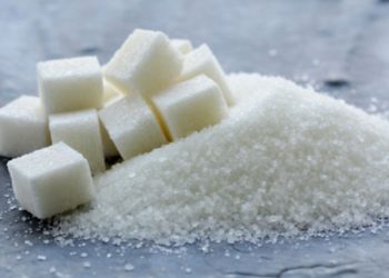 «Маселе чечилди». Министрлик өлкөдө кумшекер жетиштүү экенин айтат