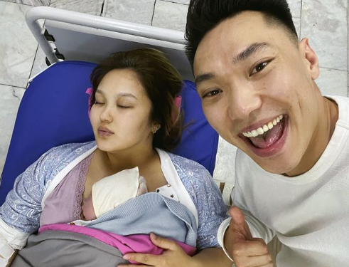 «Уулум да мага окшош». Ырчы Максат Садырбеков экинчи ирет ата болду