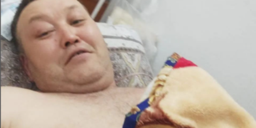 44 жаштагы актёр Камчы Сарыбаевдин үйүндө толуктоо болду