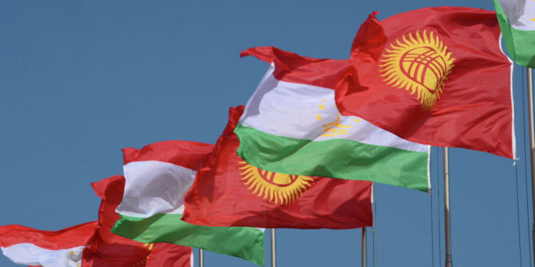 Кыргызстан жана Тажикстандын топографиялык топтору жолугушуу өткөрдү