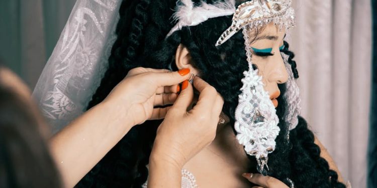 Ырчы Лира Seven көз жарды (сүрөт)