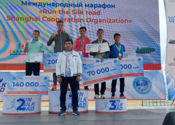 Өзбекстандык жөө күлүк эл аралык Ысык-Көл марафонунун жеңүүчүсү болду
