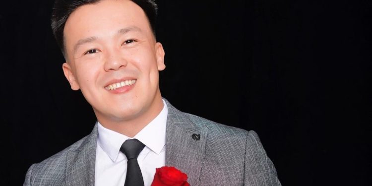 Ырчы Мурадил Данияров сүйүктүүсүнүн колун сурады. Жакында той