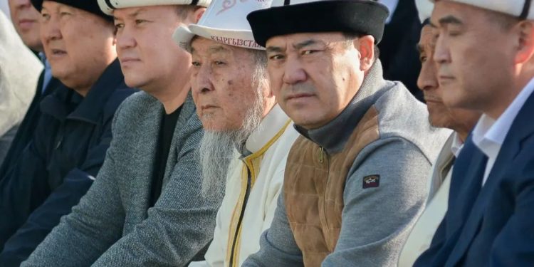 Пандемиядан бери алгачкы жолу Бишкекте эски аянтта Айт намазы окулду