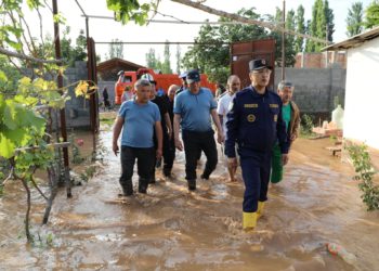 Өзгөчө кырдаалдар министри сел каптаган аймакка барды