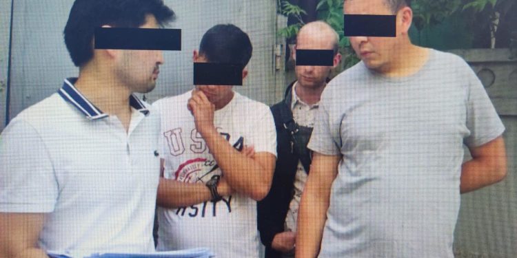 Бишкекте «камакка алынасың» деп коркутуп, 150 миң сом талап кылууга шектелген жалган милиция кызматкери кармалды