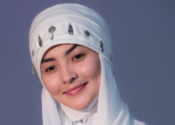 «3 бөлмөлүү батирибизди кыялдагыдай жасап алдык». Ырчы Айпери Кубик кызы ак өргөлүү болду