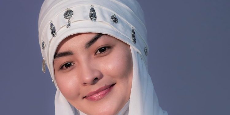 «3 бөлмөлүү батирибизди кыялдагыдай жасап алдык». Ырчы Айпери Кубик кызы ак өргөлүү болду