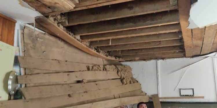 Шыбы кулаган мектеп. Жабыркаган мугалим ооруканада дарыланууда