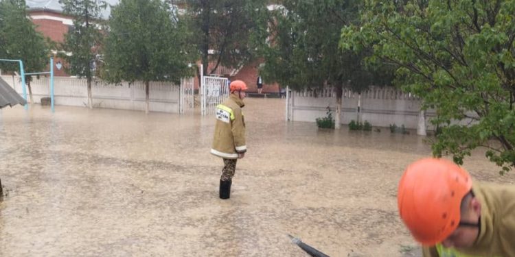 Кадамжайда сел жүрдү (видео)