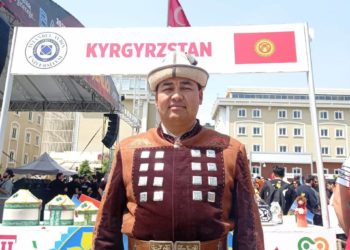 Манасчы Дөөлөт Сыдыков түрк университетинде кыргыз маданиятын таанытууда