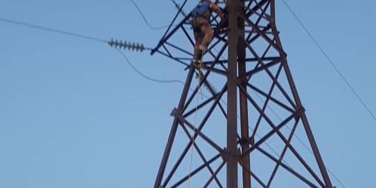 Сузакта 24 жаштагы жигит 35 метр бийиктиктеги электр линиясы өтүүчү мамычада асылган абалда табылды