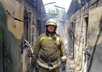 Бишкекте үй өрттөндү (сүрөттөр)