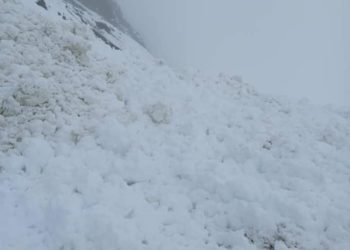 Калың кардан улам жабылган Каракол-Эңилчек унаа жолу бир тараптуу ачылды