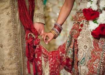 Индияда эже-сиңди адашып бири-биринин жигитине турмушка чыгышты