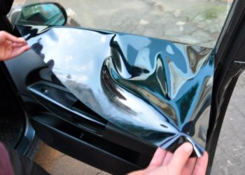 Кыргызстанда унааларды мыйзамсыз караңгылаткандар үчүн айып пул көбөйдү