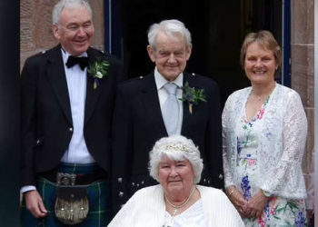 Жакшылыктын эрте-кечи жок. Түгөйлөр 60 жыл жашаган соң той өткөрүшкөн