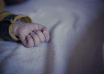 Орусияда мээнин кемтиги менен жабыркаган бир жаштагы кыргызстандык наристе каза болду