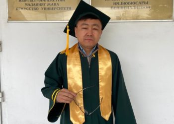 Мирлан Баеков 40 жашында жогорку билимдин ээси болду