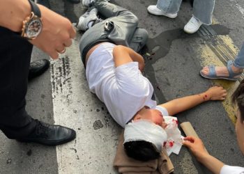 Айдоочу самокат тээп бараткан баланы сүзүп кетти