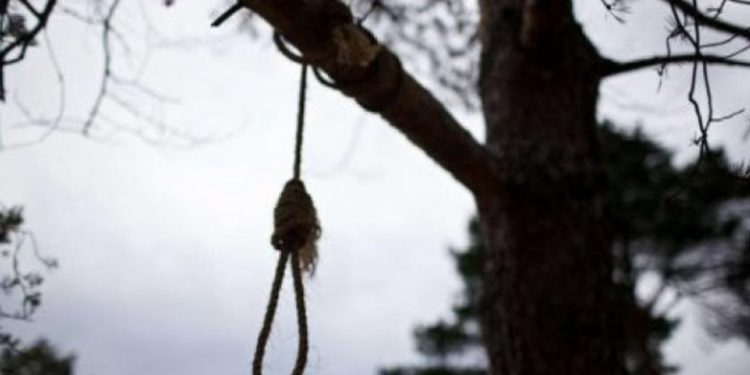 Бишкекте 48 жаштагы жаран асылган абалда табылды