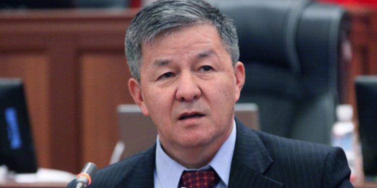 Исмаил Исаков Убактылуу өкмөт мүчөлөрүнүн мүлкүн камакка алуу боюнча үн катты