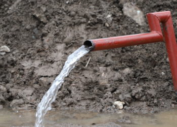 Депутат Оштогу суу маселеси боюнча: «Оор деле иш эмес, 2,4 чакырымга суу түтүгүн тартуу керек»