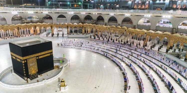 65 жашка чейинки бардык Кыргыз жарандарына ажылыкка барууга мүмкүнчүлүк берилди