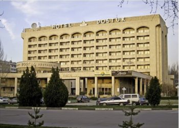 Бишкектеги мейманкананын 7-кабатынан кулап, көз жумган кыз 27 жашта болчу