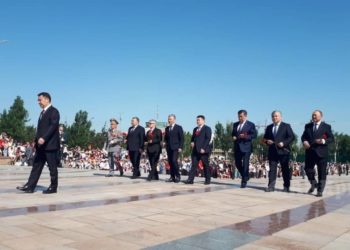 Жапаров: «Бейпил турмуш, эркин жашоо, жаркын келечек үчүн кан төккөн бабаларыбызга ар убак милдеттүү экенибизди унутууга акыбыз жок!»