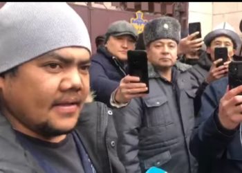 Төкмө акын Болот Назаровдун соту 20-майга жылдырылды