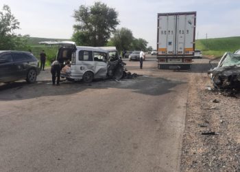 Жалал-Абаддагы 2 адамдын өмүрүн алып, 9 адам ооруканага жеткирилген жол кырсык. Эки наристенин абалы оор