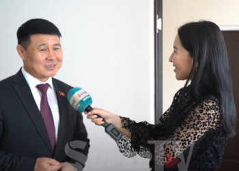 Тазабек Икрамов: «Ак Үйдүн жер төлөсүндө тамакты аябай даамдуу жасашат. Кээде мага келгендерди ошол жактан узатып коём»