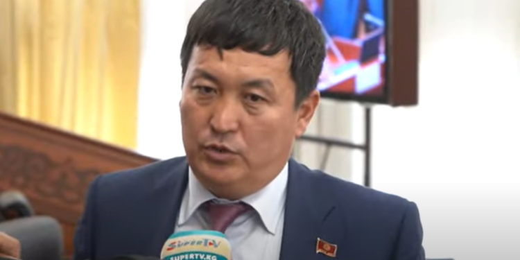 Адахан Мадумаров ишканаларды Санарип өнүктүрүү министрлигине өткөрүп бергени тууралуу: «Бул экинчи кадамга даярдык»