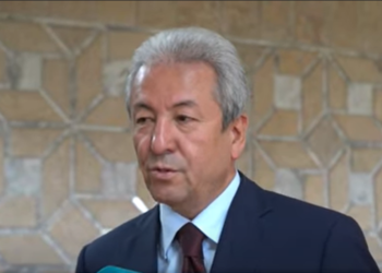 Адахан Мадумаров ишканаларды Санарип өнүктүрүү министрлигине өткөрүп бергени тууралуу: «Бул экинчи кадамга даярдык»