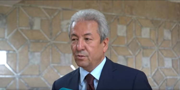 Адахан Мадумаров ишканаларды Санарип өнүктүрүү министрлигине өткөрүп бергени тууралуу: «Бул экинчи кадамга даярдык»