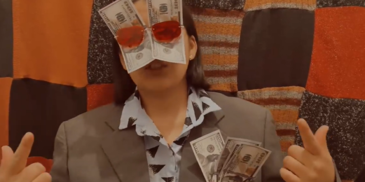 Ош шаарындагы суу көйгөйү блогердин ырына айланды (видео)