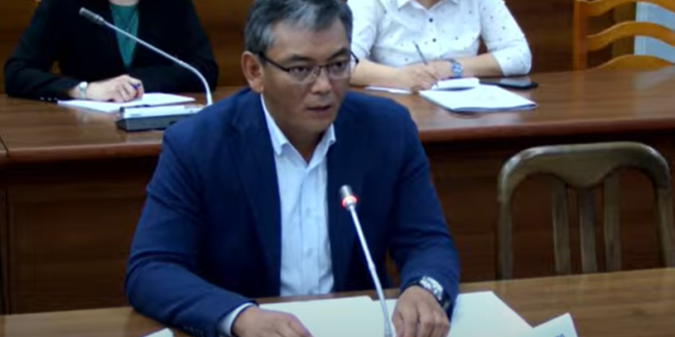 Мирлан Самыйкожо: «Мугалимди робот катары ойлобошубуз керек. Мугалим деген мөмөлүү дарак»