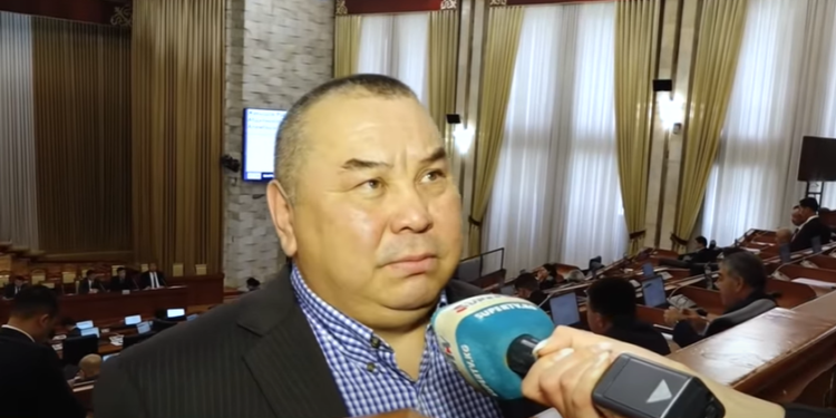 Балбак Түлөбаев: «Май майрамдарында 1-2 күнгө айылга энемдин жанына барам»