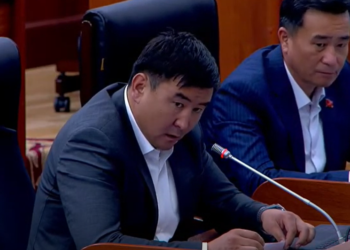 «Арак, баңгизат сатылып, кыздар денесин сатып жатпайбы». Депутат Кыдыкбаев казино мыйзамын колдой турганын билдирди