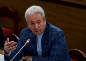 Мадумаров жүктөрдү өткөрүүнү кармоо боюнча: «Башка өлкөнүн чөнтөгүнө урмайынча маселе чечилбейт»