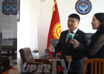 Депутат Тазабек Икрамов: «Иш столумда такай Куран жана макал-лакаптардын китеби турат»