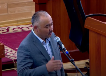 Депутат Нурланбек Шакиев Жогорку Кеңеште кызыктай окуяларга туш болуп жатканын айтты