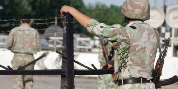 Өзбек чек арачыларынын огунан каза тапкан үч Кыргыз жараны бир үй-бүлөнүн мүчөлөрү болгон