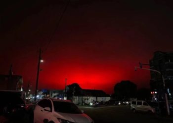 «Кыямат келдиби?». Кытайда асман кыпкызыл түскө боёлуп, элди дүрбөлөңгө түшүрдү