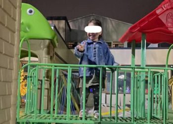 Бишкектеги «Чынар» базарында 3 жаштагы кыз ата-энесинен адашып кеткен