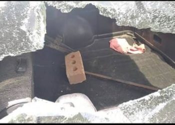 Бишкекте унаанын айнегине кыш ыргыткан шектүү кармалды