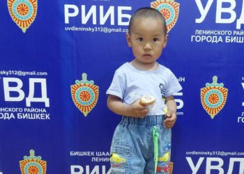 Бишкекте адашып кеткен баланын ата-энеси изделип жатат