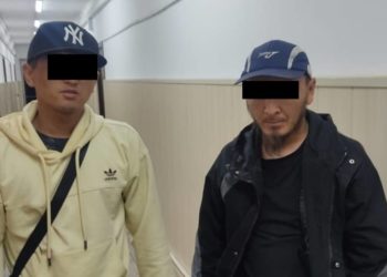 «Тишин сындырып, 80 миң сомун тартып алып…». Бишкекте 54 жаштагы жаран сабалды